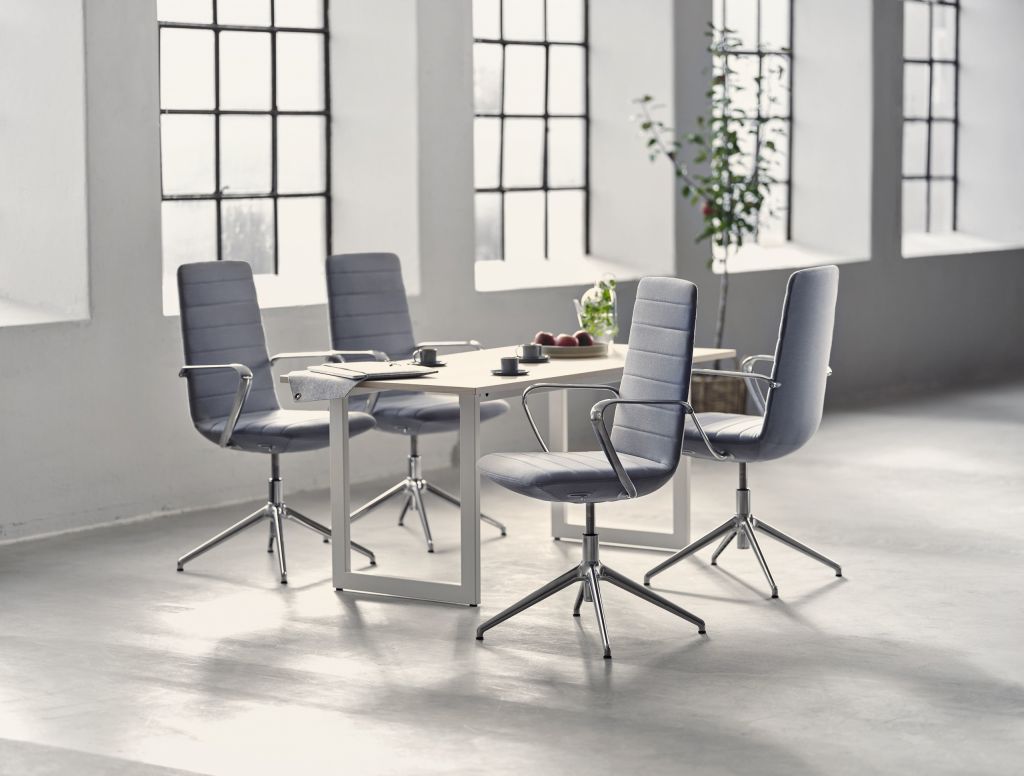 Favor – mötes- och arbetsstol i smakfull förening