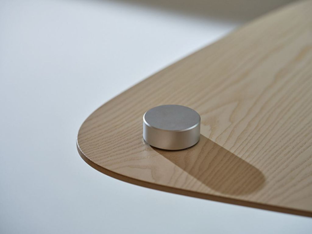Solo Pillar table with round base product image 2